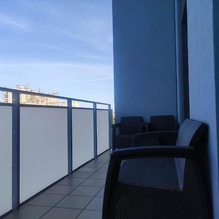 Apartamenty Metro Targowek 27 Warschau Exterior foto